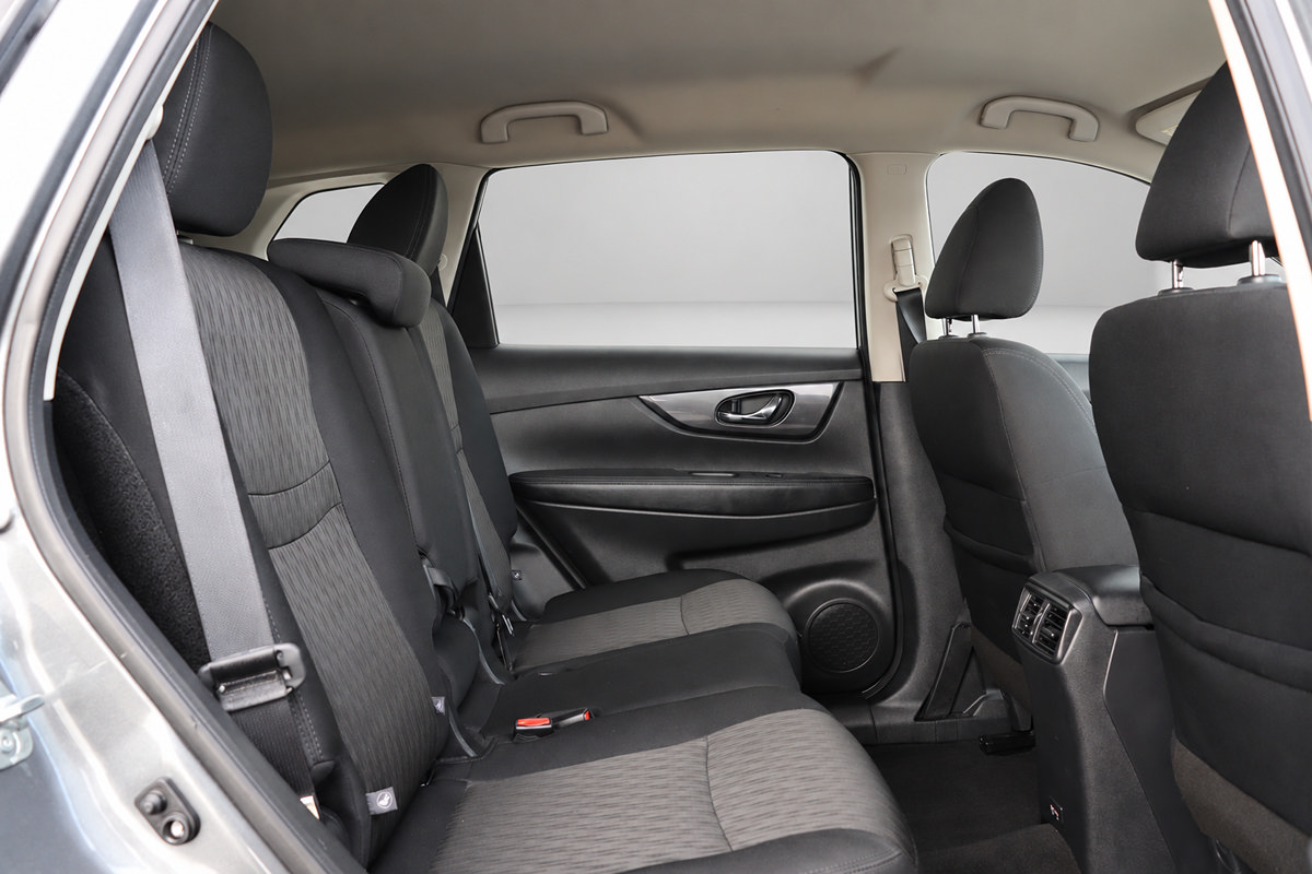 Used 2020 Nissan Rogue S w/ Special Edition Package FWD image 14