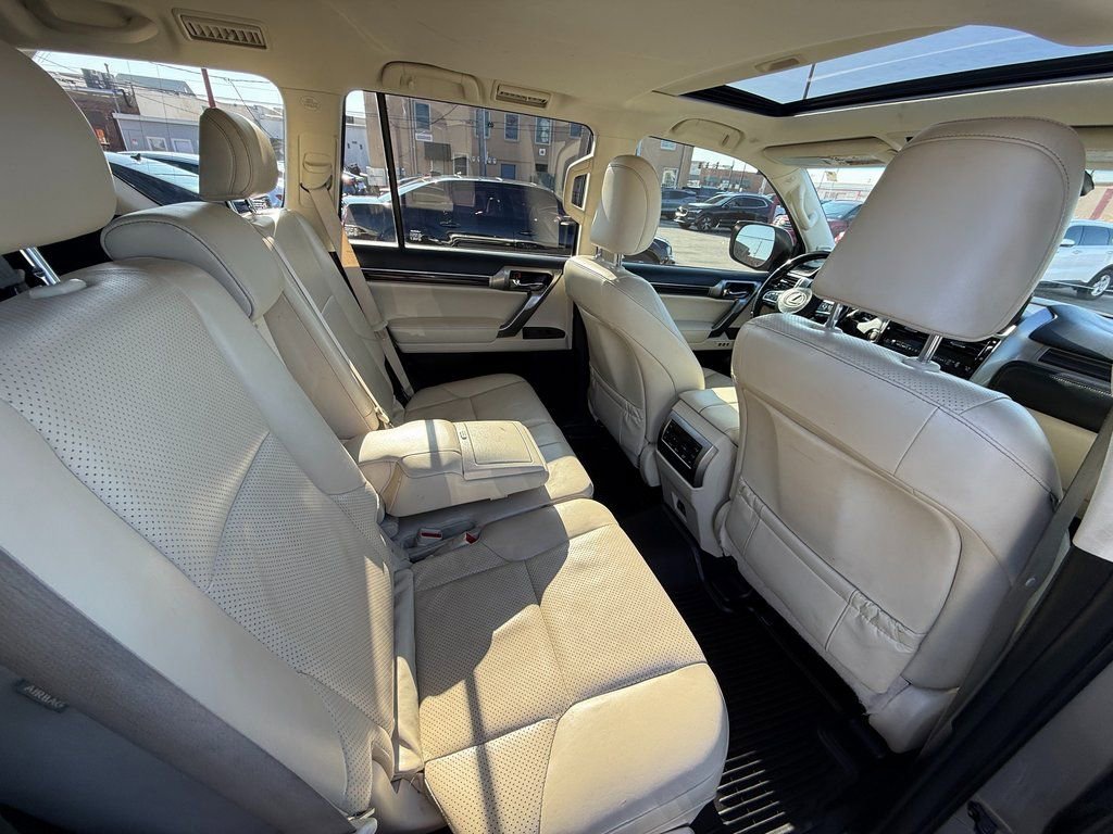 Used 2022 Lexus GX 460 Luxury w/ Off Road Package AWD/4WD image 5