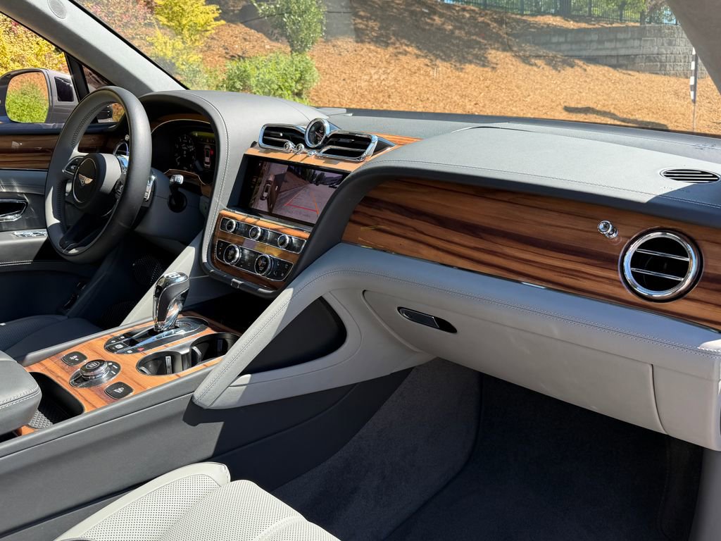 Certified 2025 Bentley Bentayga AWD/4WD image 2