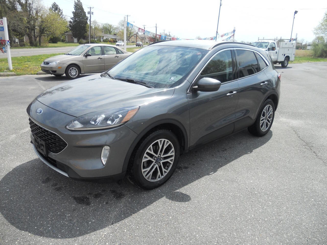 Used 2021 Ford Escape SEL image 2