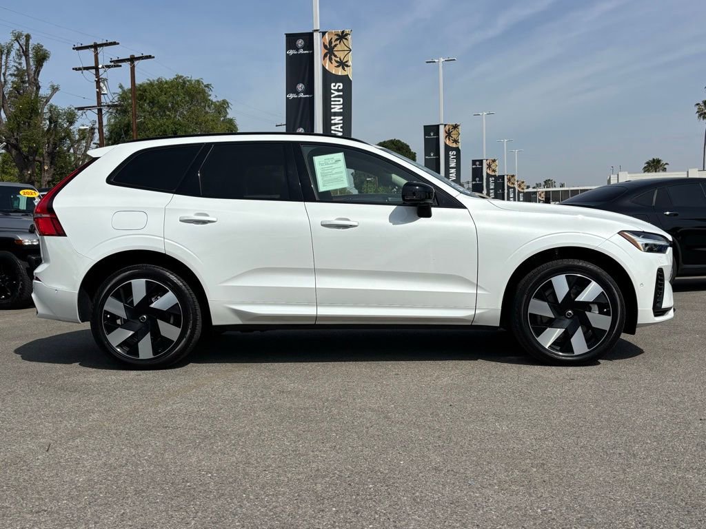 Used 2025 Volvo XC60 T8 Ultra w/ Protection Package Premier AWD/4WD image 3