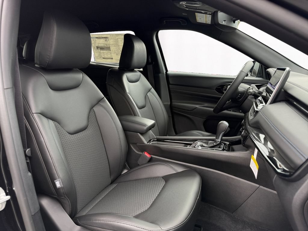 New 2026 Jeep Compass Latitude AWD/4WD image 15