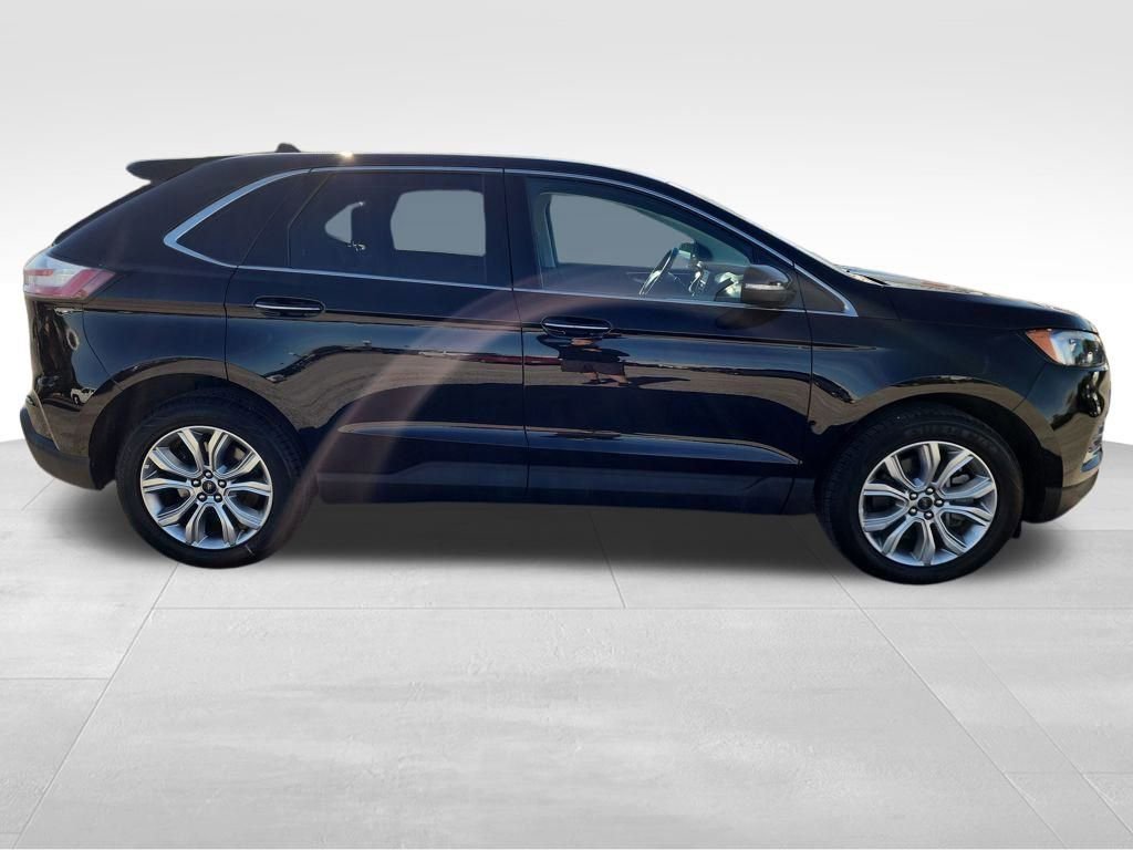 Used 2024 Ford Edge Titanium image 9