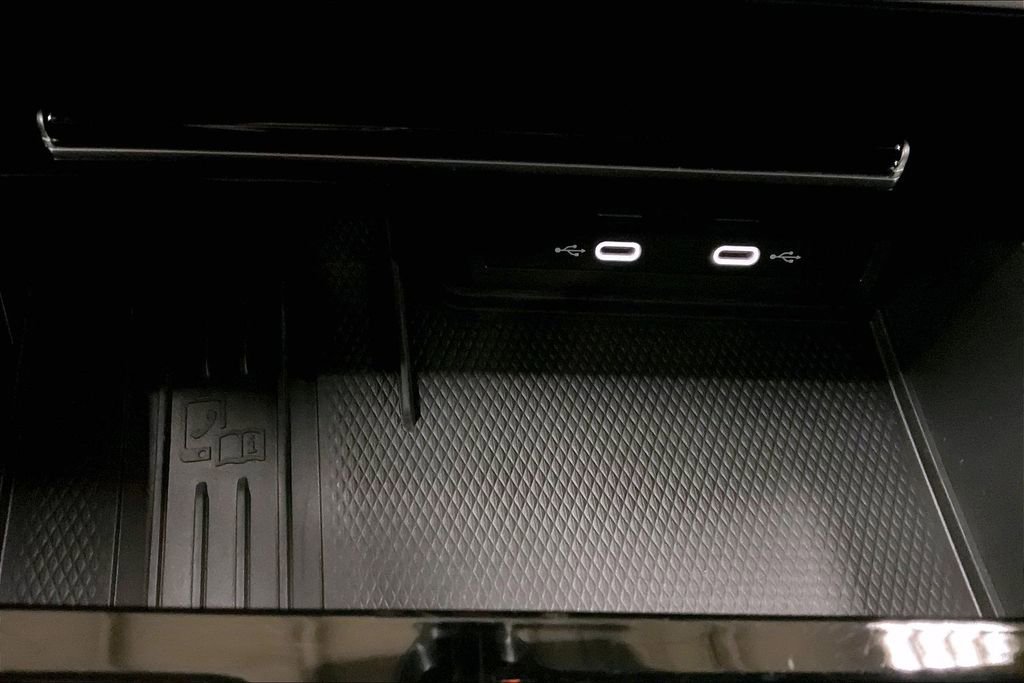 Used 2025 Volkswagen Atlas SE image 31