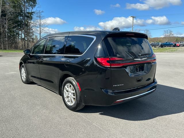 Used 2025 Chrysler Pacifica Select FWD image 3