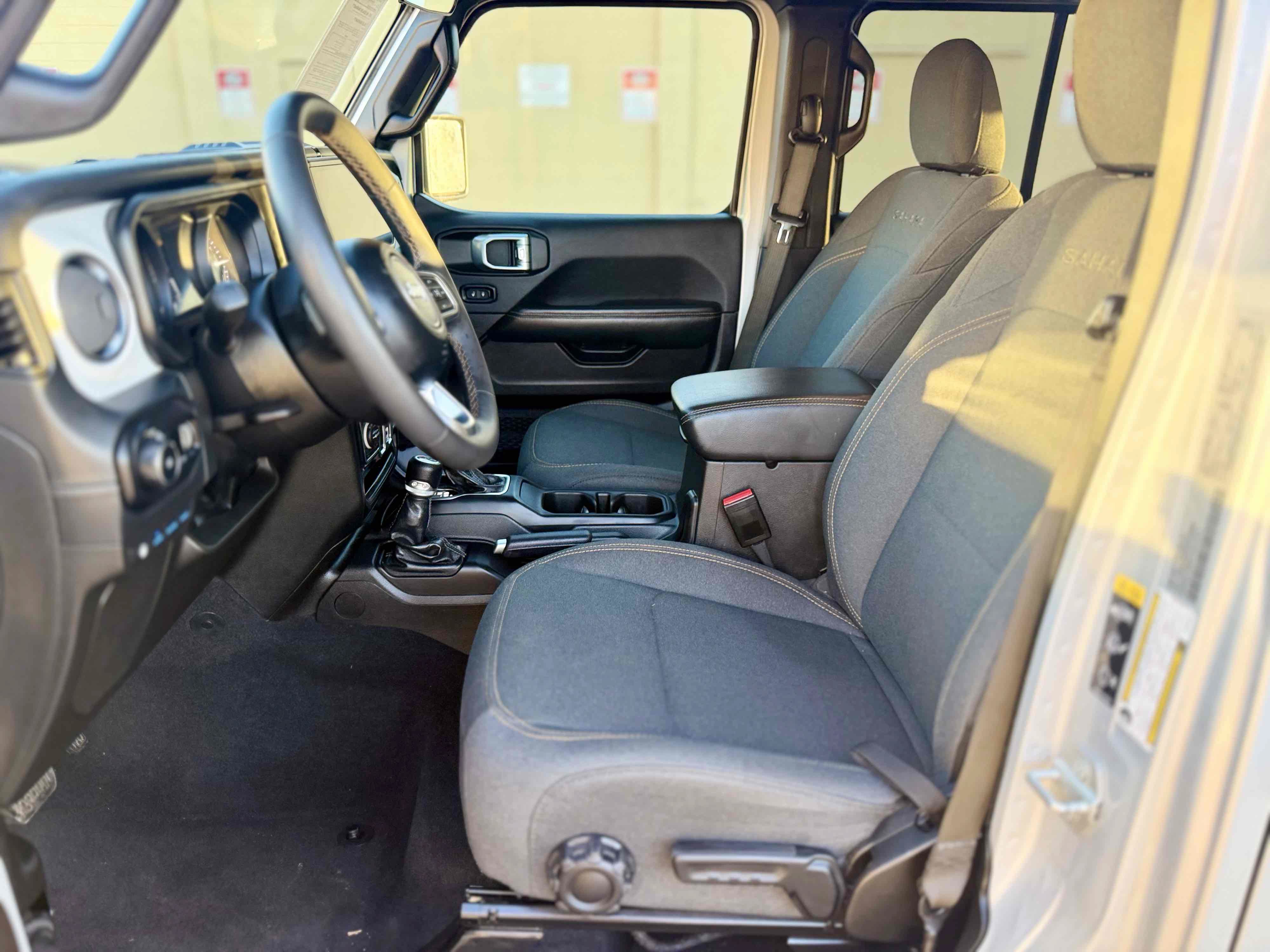 Used 2024 Jeep Wrangler Unlimited Sahara AWD/4WD image 27