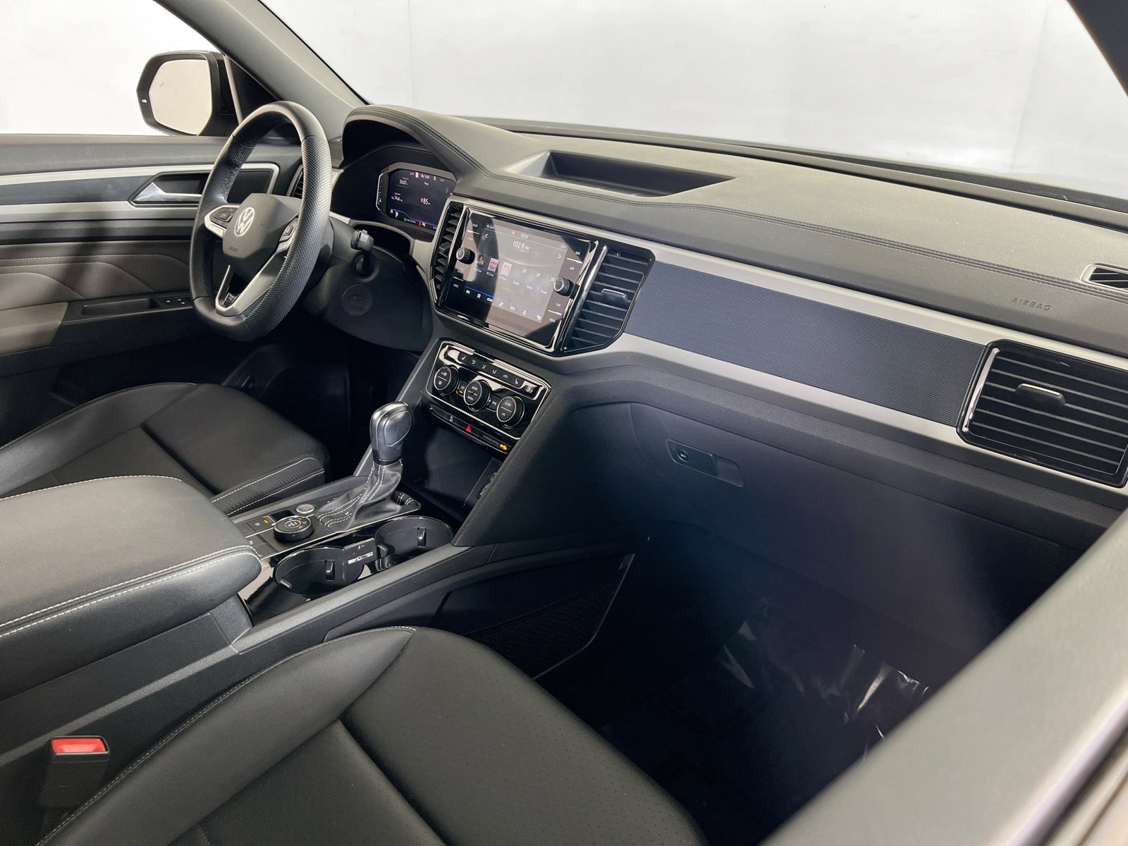 Used 2023 Volkswagen Atlas Cross Sport SEL R-Line image 28