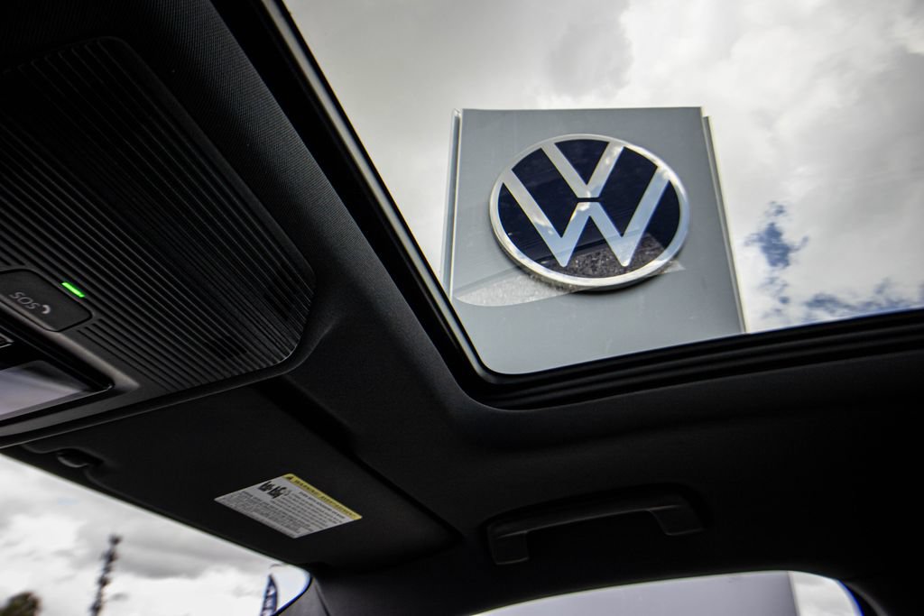 New 2026 Volkswagen Tiguan SE R-Line FWD image 49
