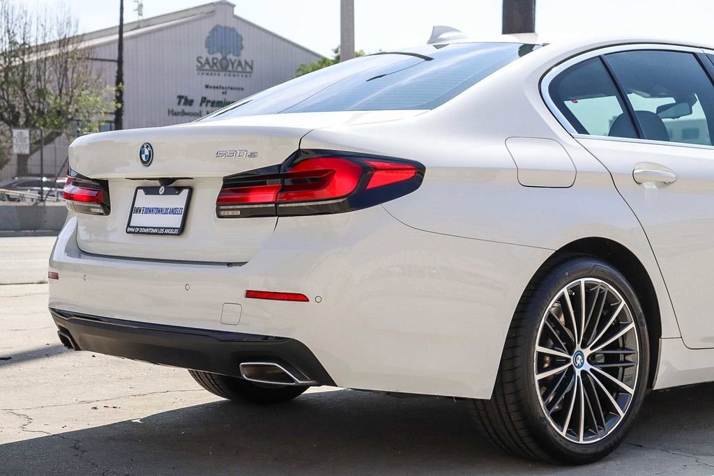 Used 2023 BMW 530e w/ Convenience Package image 9