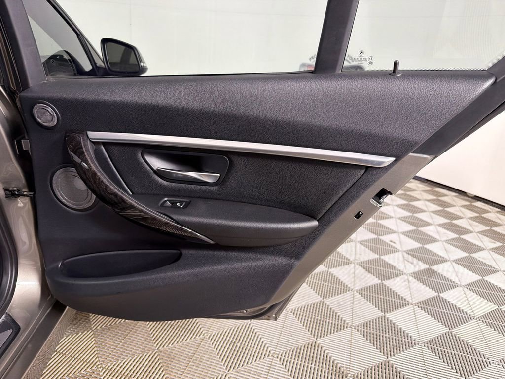 Used 2016 BMW 328i xDrive Sedan AWD/4WD image 18