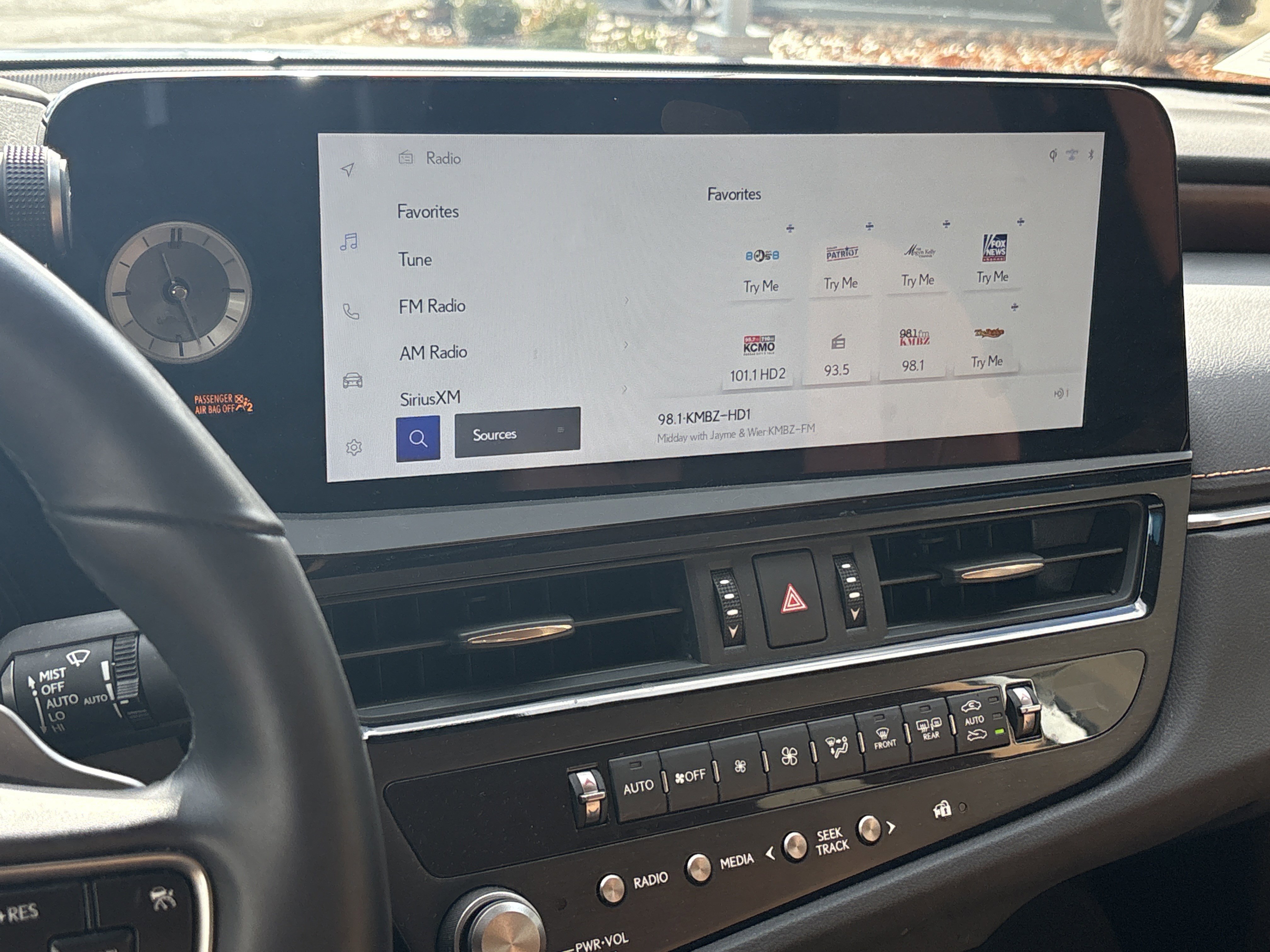 Certified 2025 Lexus ES 350 w/ Premium Package image 23