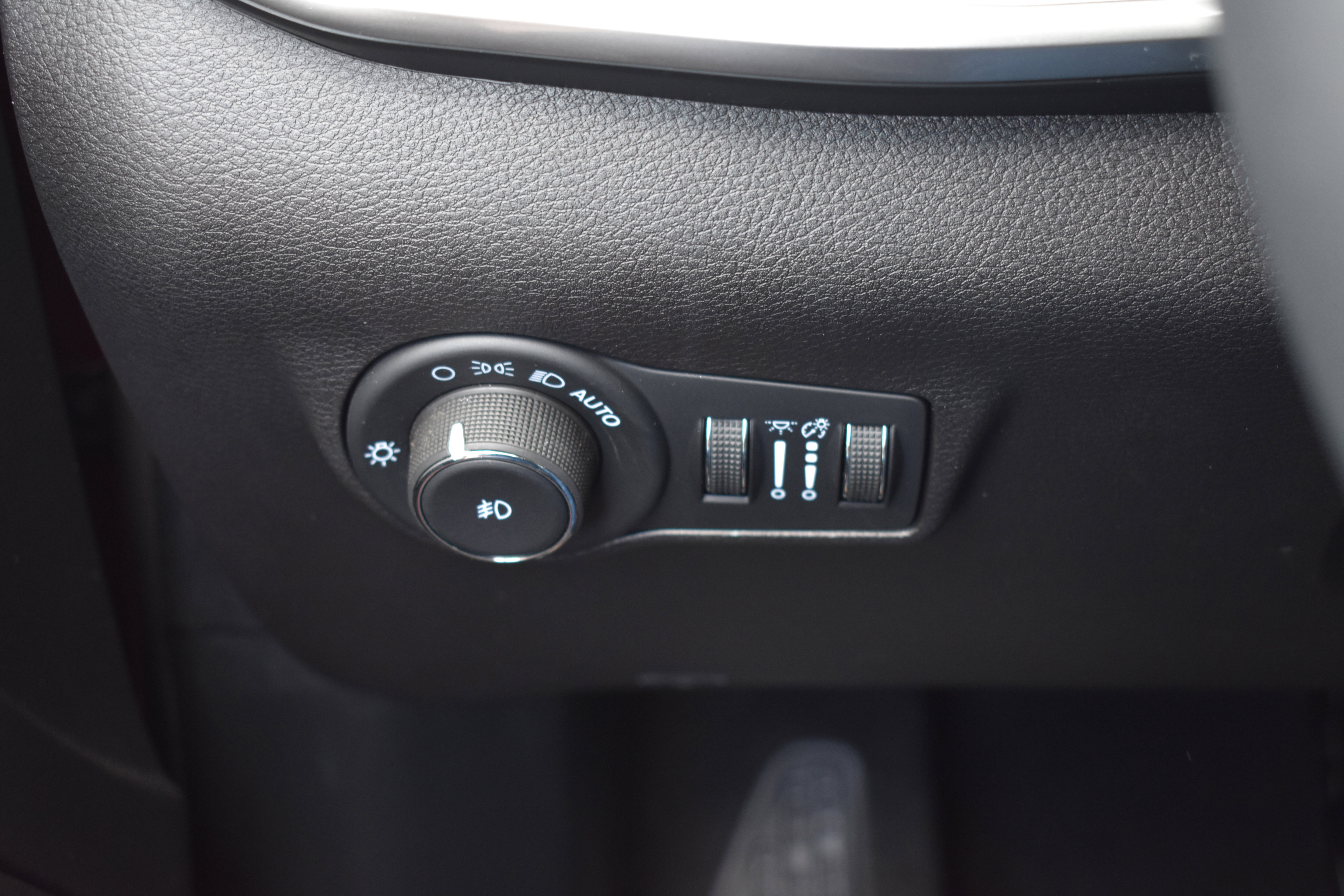 Used 2025 Jeep Compass Limited w/ Elite Group image 16