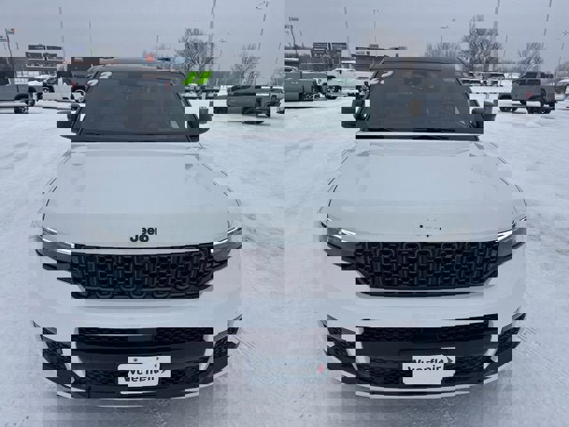 Used 2023 Jeep Grand Cherokee L Summit w/ Advanced Protech Group IV image 8