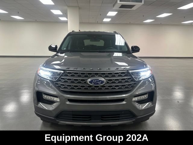 Used 2023 Ford Explorer XLT w/ Equipment Group 202A AWD/4WD image 2