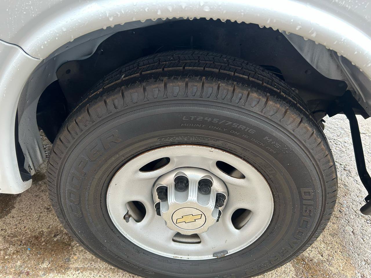 Used 2012 Chevrolet Express 2500 RWD image 16