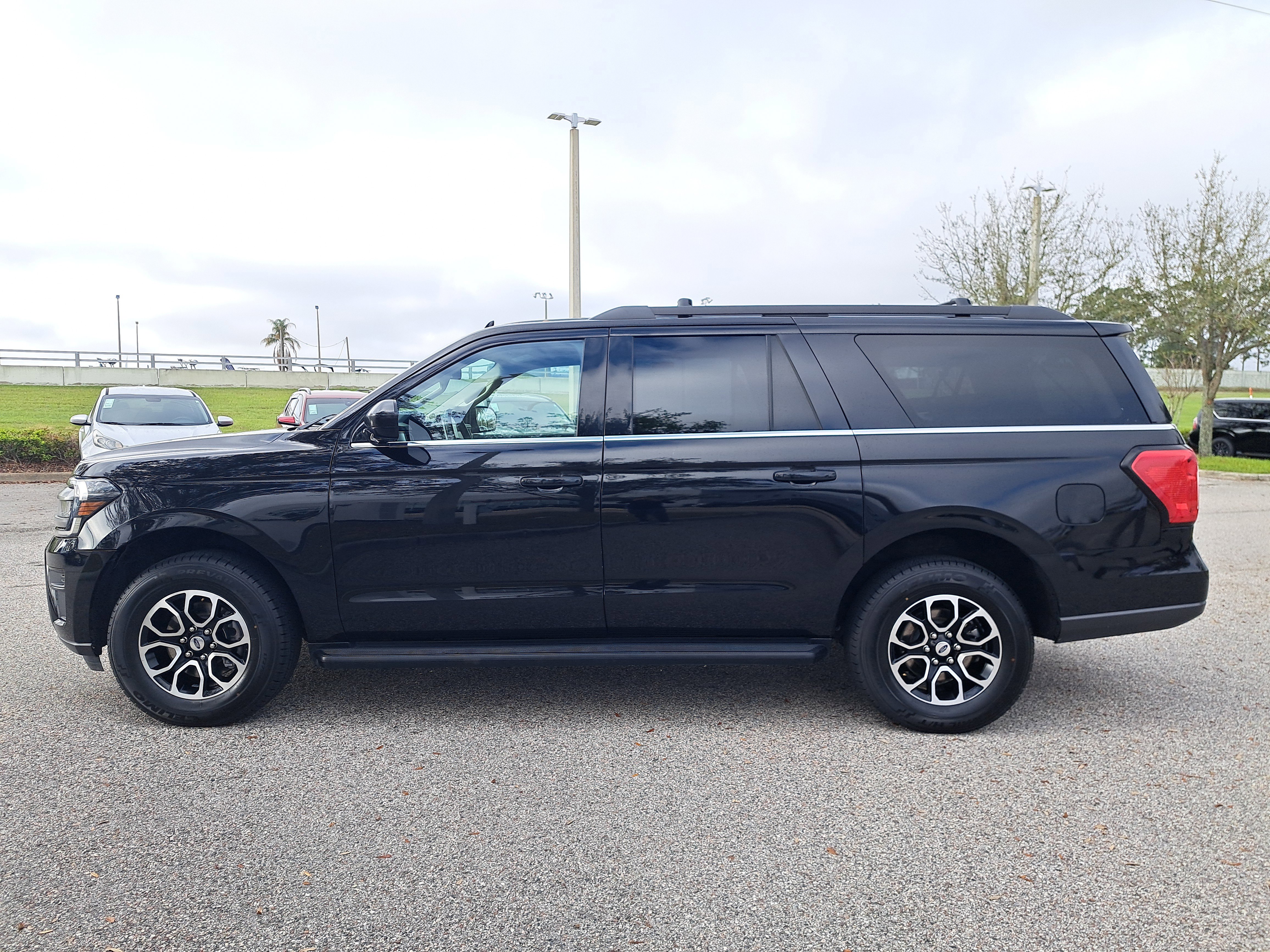 Used 2024 Ford Expedition Max XLT AWD/4WD image 8