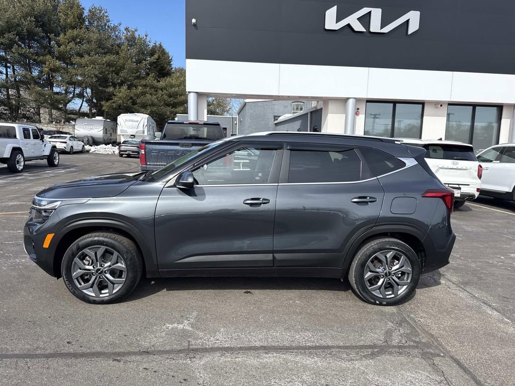 Used 2024 Kia Seltos S image 2