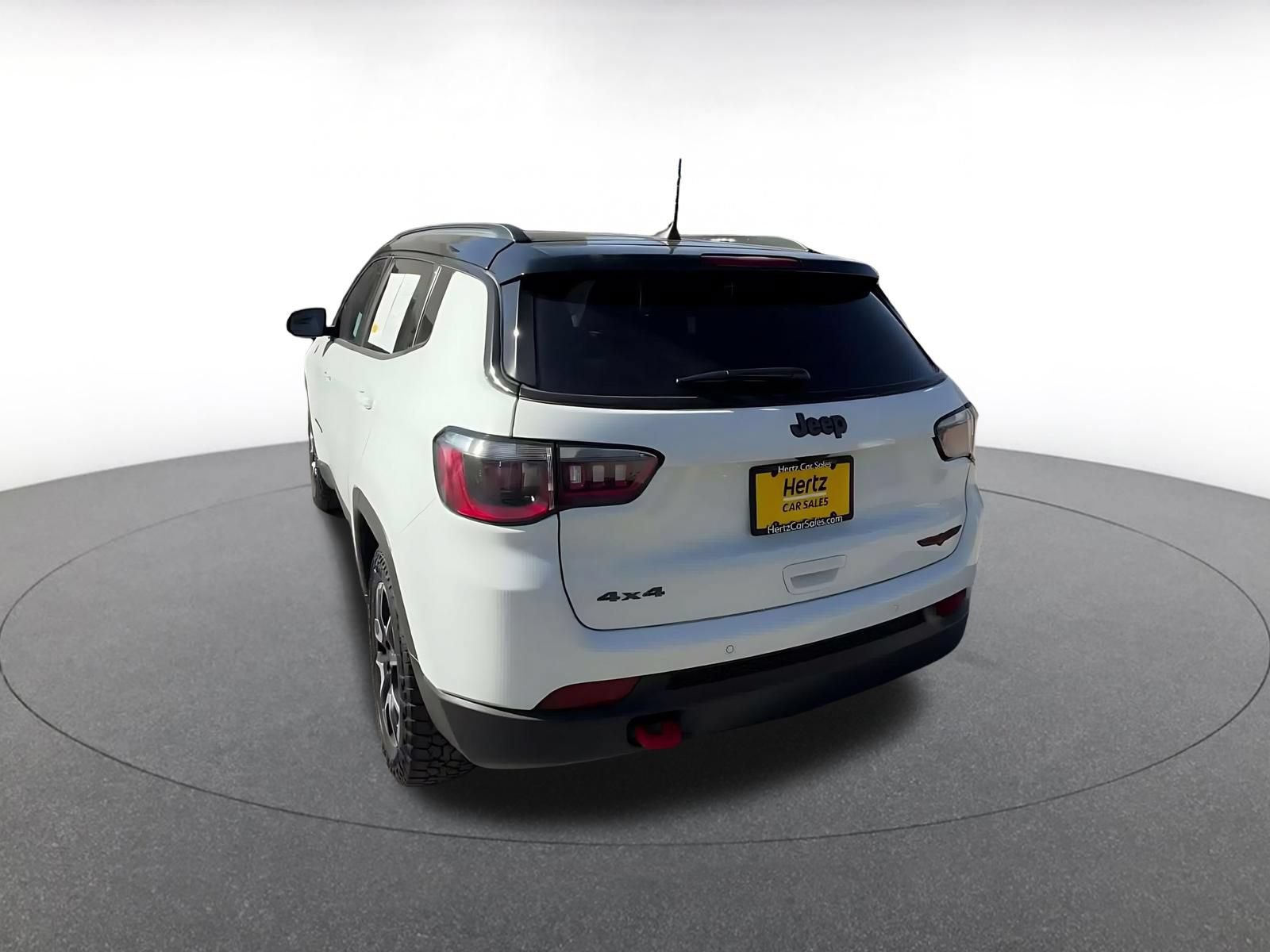 Used 2025 Jeep Compass Trailhawk AWD/4WD image 10