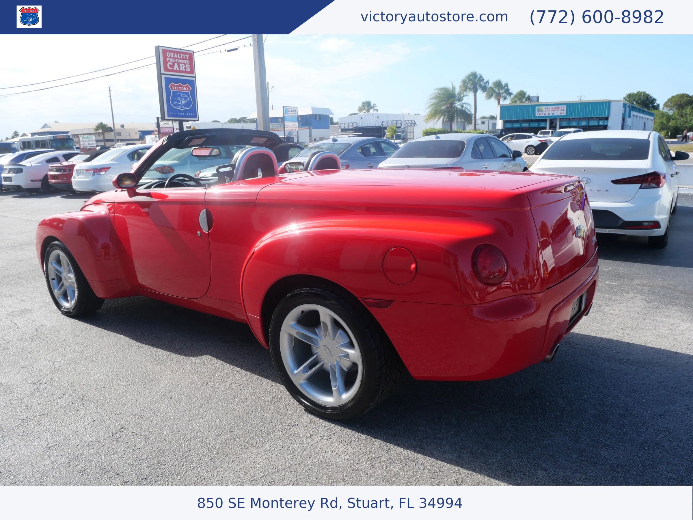 Used 2003 Chevrolet SSR w/ Preferred Equipment Group image 11