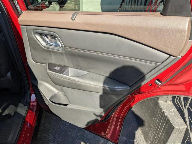 Used 2023 Nissan Rogue SL w/ SL Premium Package image 17