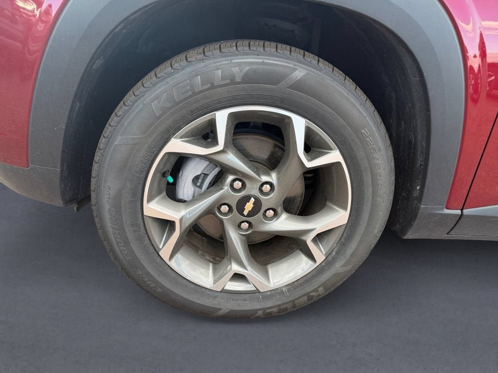 Certified 2025 Chevrolet Trax LT w/ LT Convenience Package FWD image 14