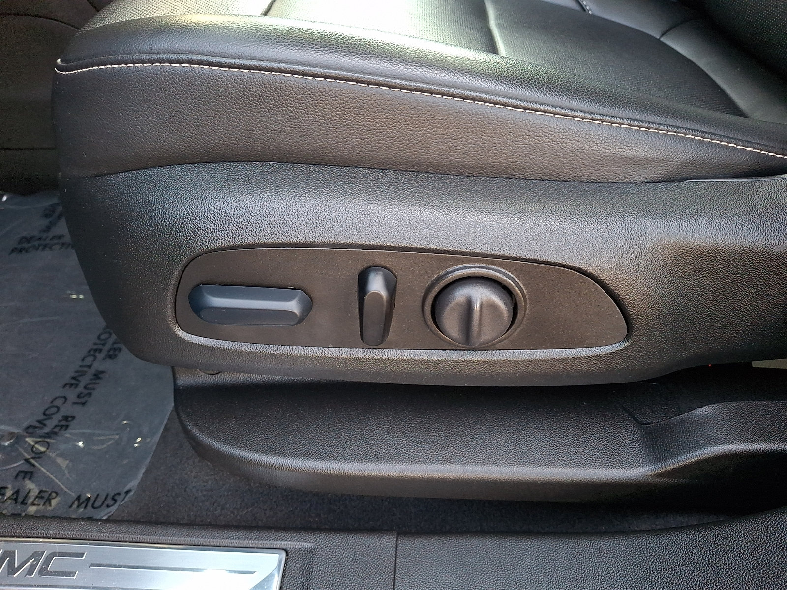 Used 2023 GMC Acadia SLT w/ LPO, Floor Liner Package FWD image 14