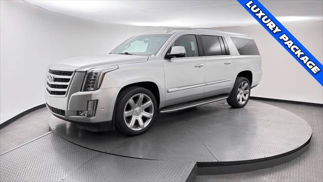 Used 2018 Cadillac Escalade ESV Luxury RWD image 2