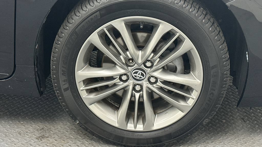 Used 2016 Toyota Camry SE w/ Moonroof Package FWD image 19