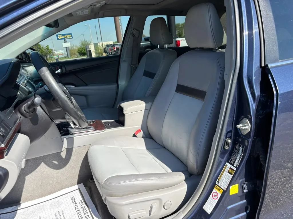 Used 2014 Toyota Camry XLE w/ Leather Package FWD image 19