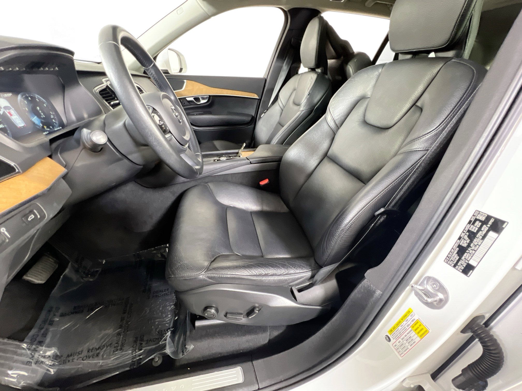 Used 2022 Volvo XC90 T6 Momentum w/ Advanced Package image 19