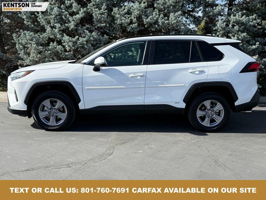 Used 2024 Toyota RAV4 LE image 4