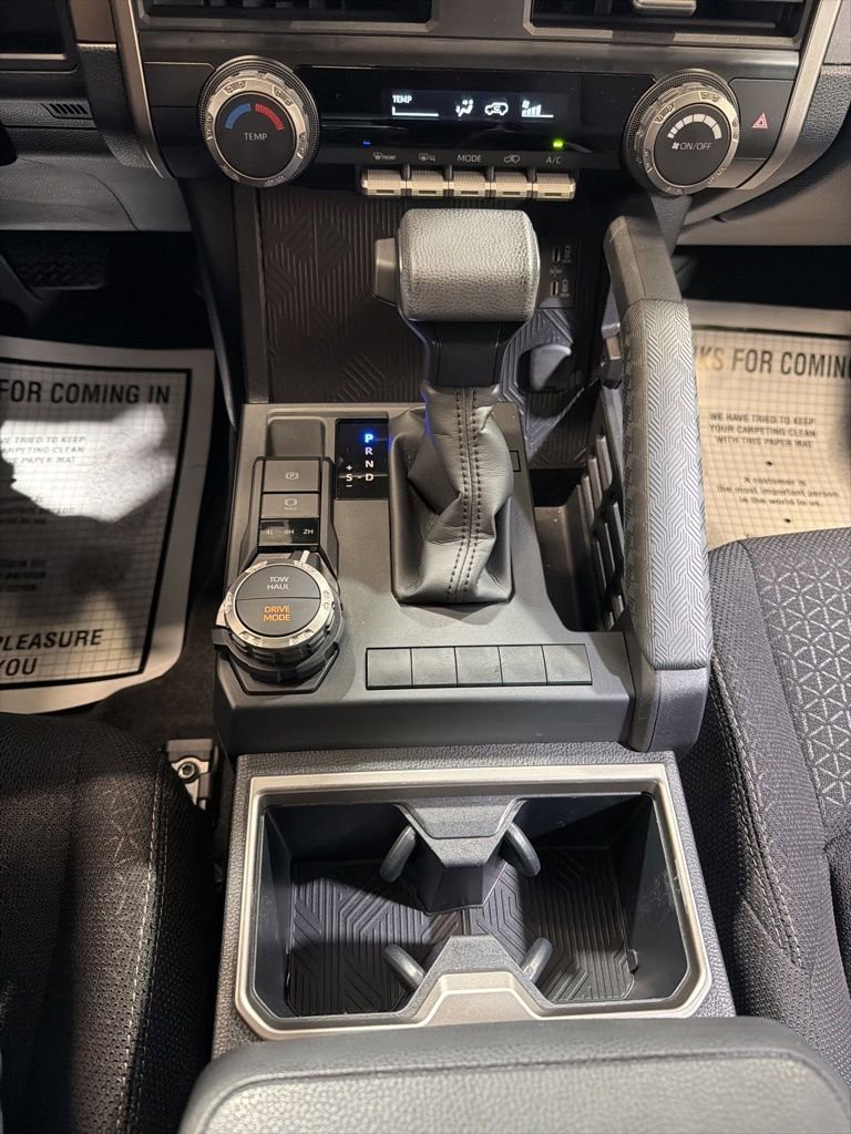 Used 2025 Toyota 4Runner SR5 AWD/4WD image 36