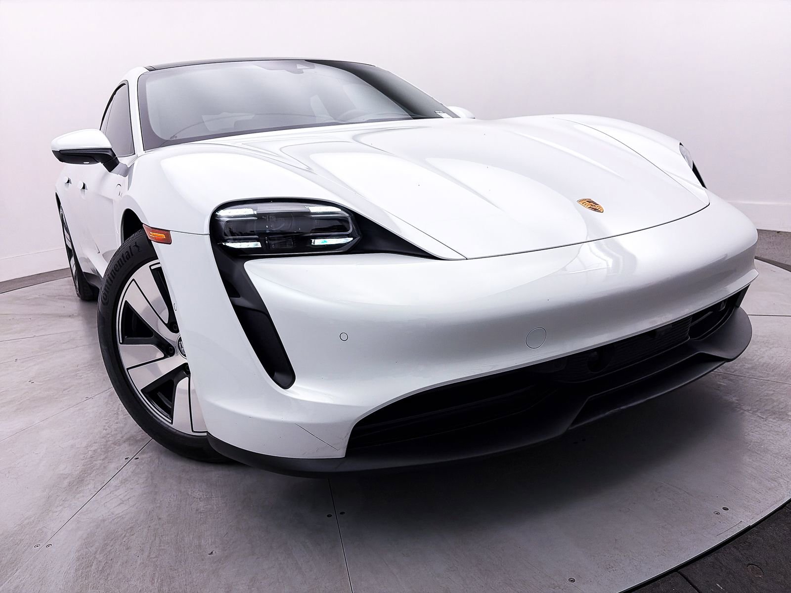 Used 2023 Porsche Taycan w/ Premium Package image 31