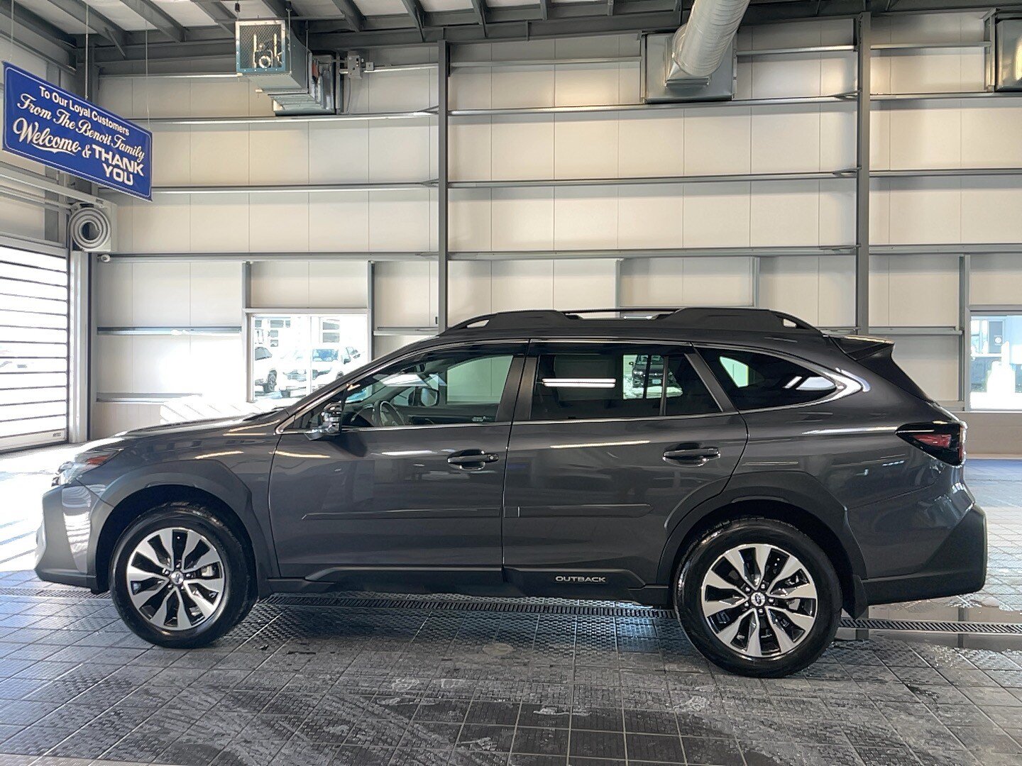 Used 2025 Subaru Outback Limited AWD/4WD image 4