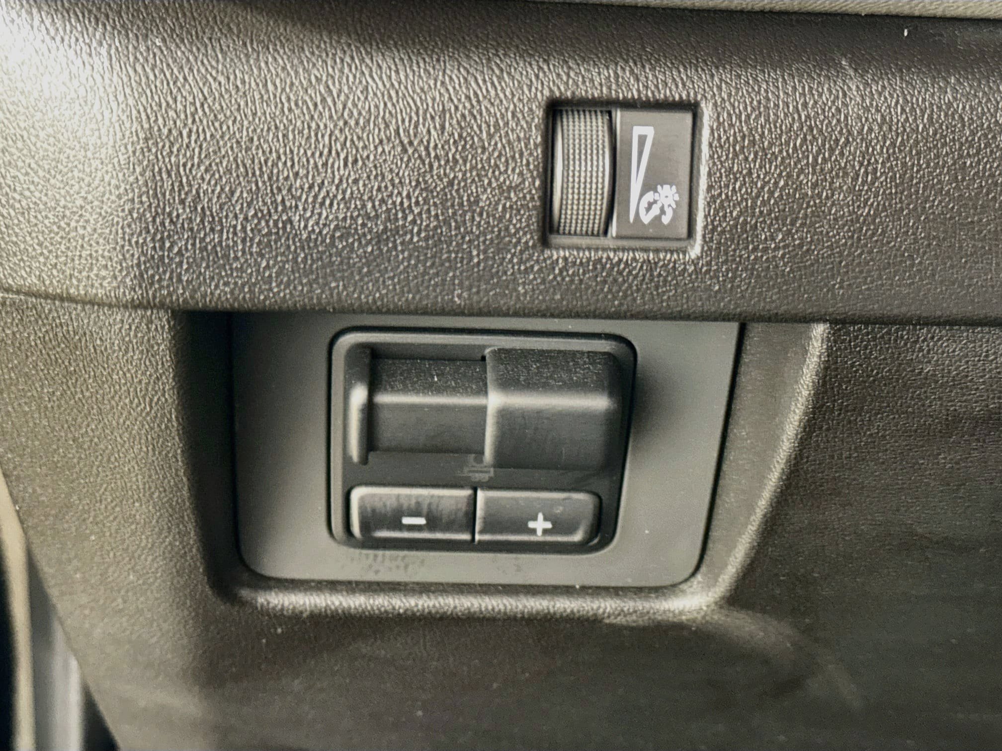 Used 2025 Chevrolet Colorado ZR2 w/ Technology Package AWD/4WD image 15