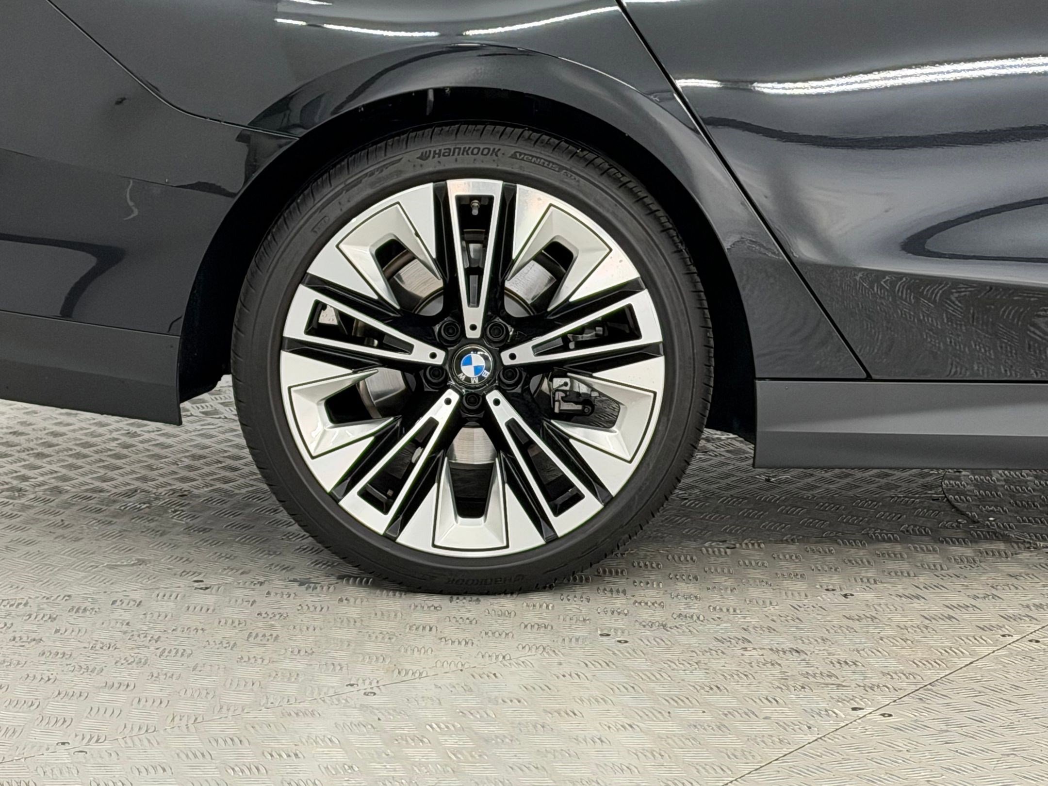 Certified 2025 BMW 530i RWD image 11