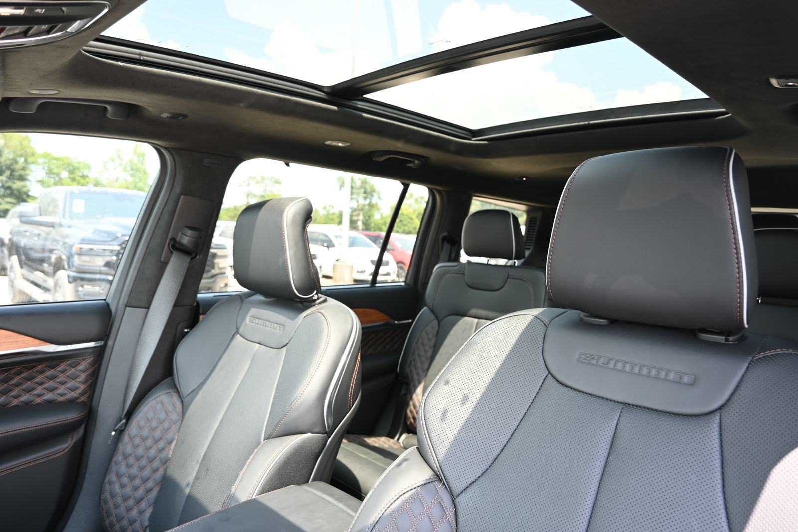 New 2026 Jeep Grand Cherokee L Summit AWD/4WD image 13