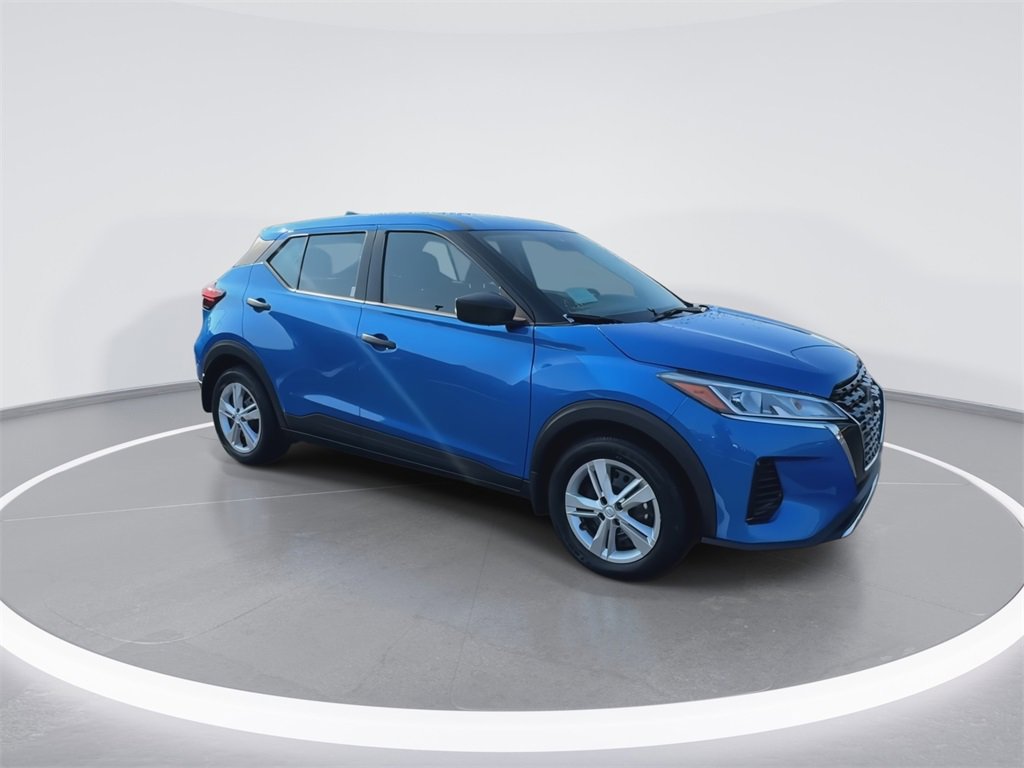 New 2025 Nissan Kicks Play S image 2