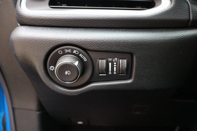 New 2026 Chrysler Pacifica Select w/ S Appearance Package FWD image 13