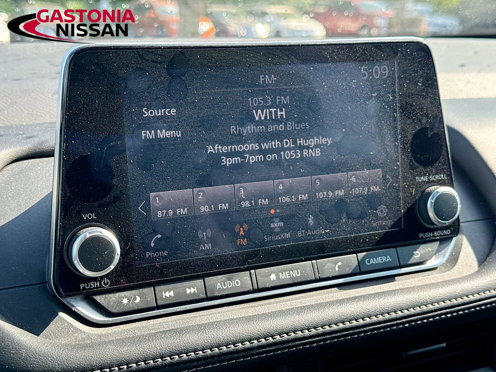 Used 2024 Nissan Rogue S AWD/4WD image 18