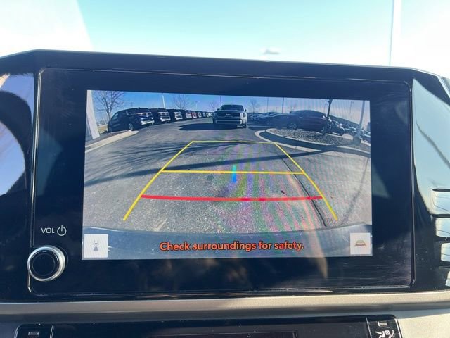 Used 2025 Toyota Camry SE image 19