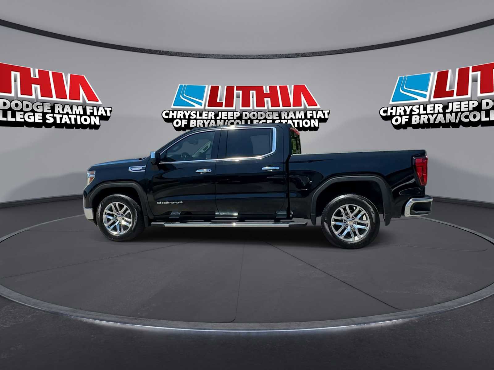 Used 2020 GMC Sierra 1500 SLT RWD image 2