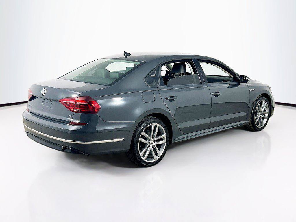 Used 2018 Volkswagen Passat 2.0T R-Line w/ R-Line Lighting Package FWD image 5