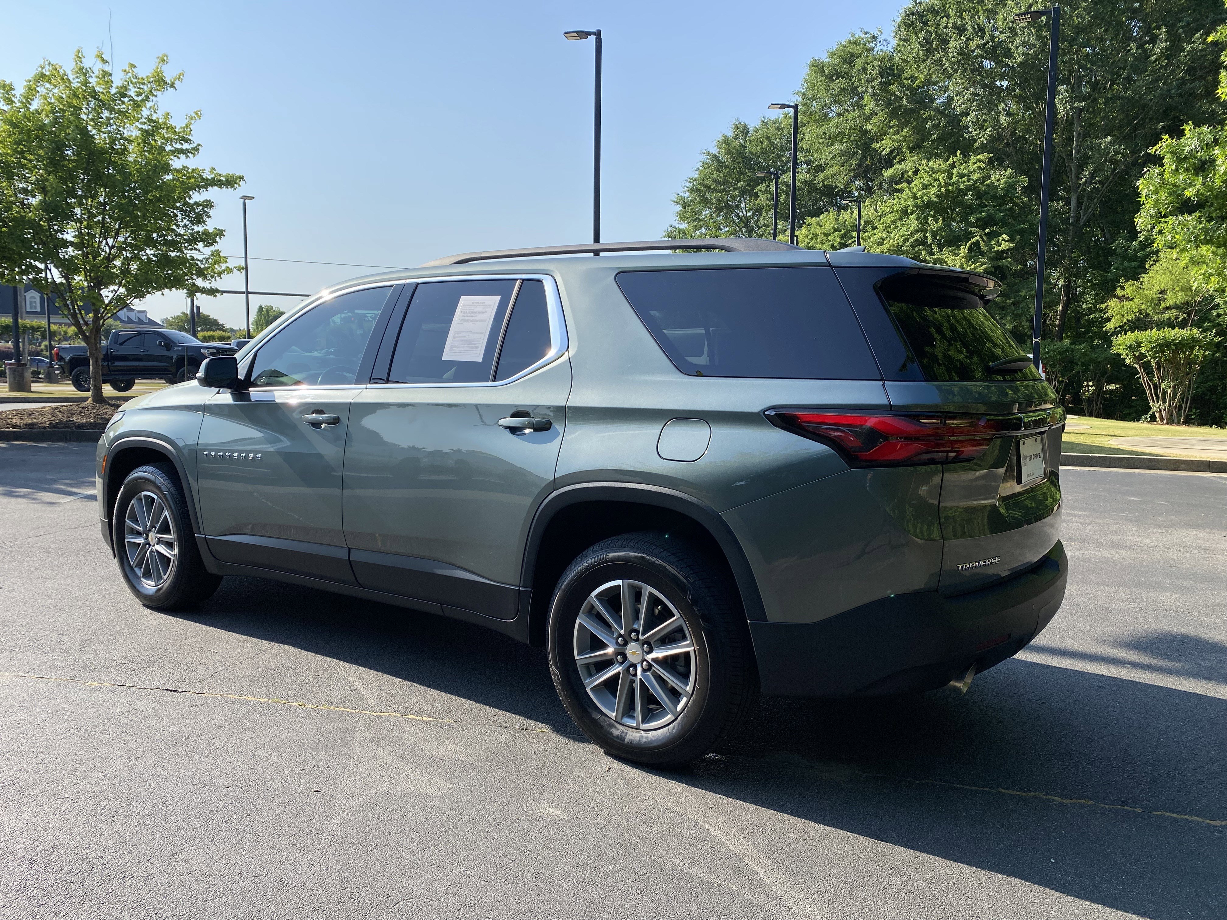 Used 2022 Chevrolet Traverse LT FWD image 7