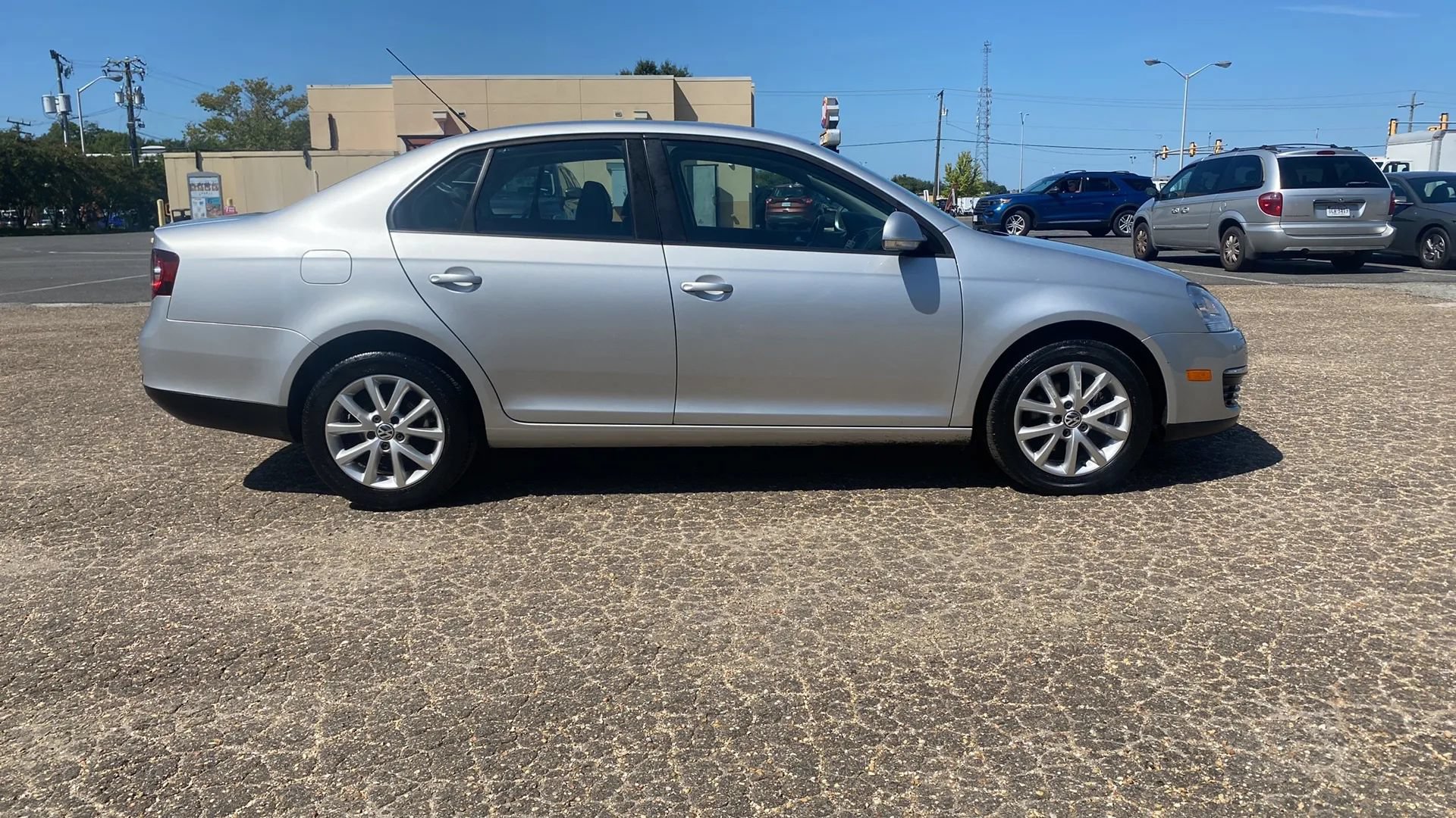 Used 2010 Volkswagen Jetta Limited Edition FWD image 4