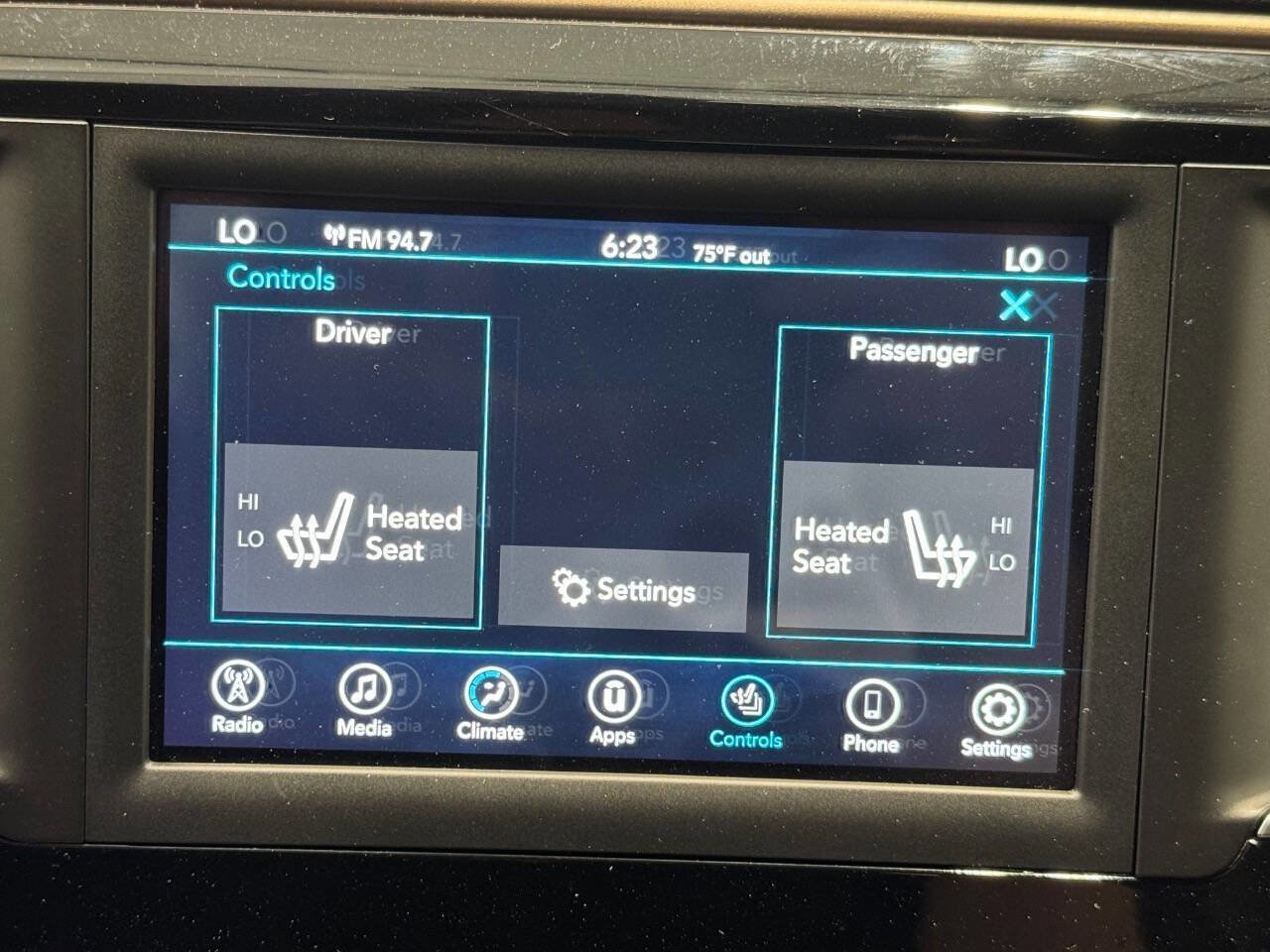 Used 2018 Chrysler Pacifica Touring-L FWD image 27