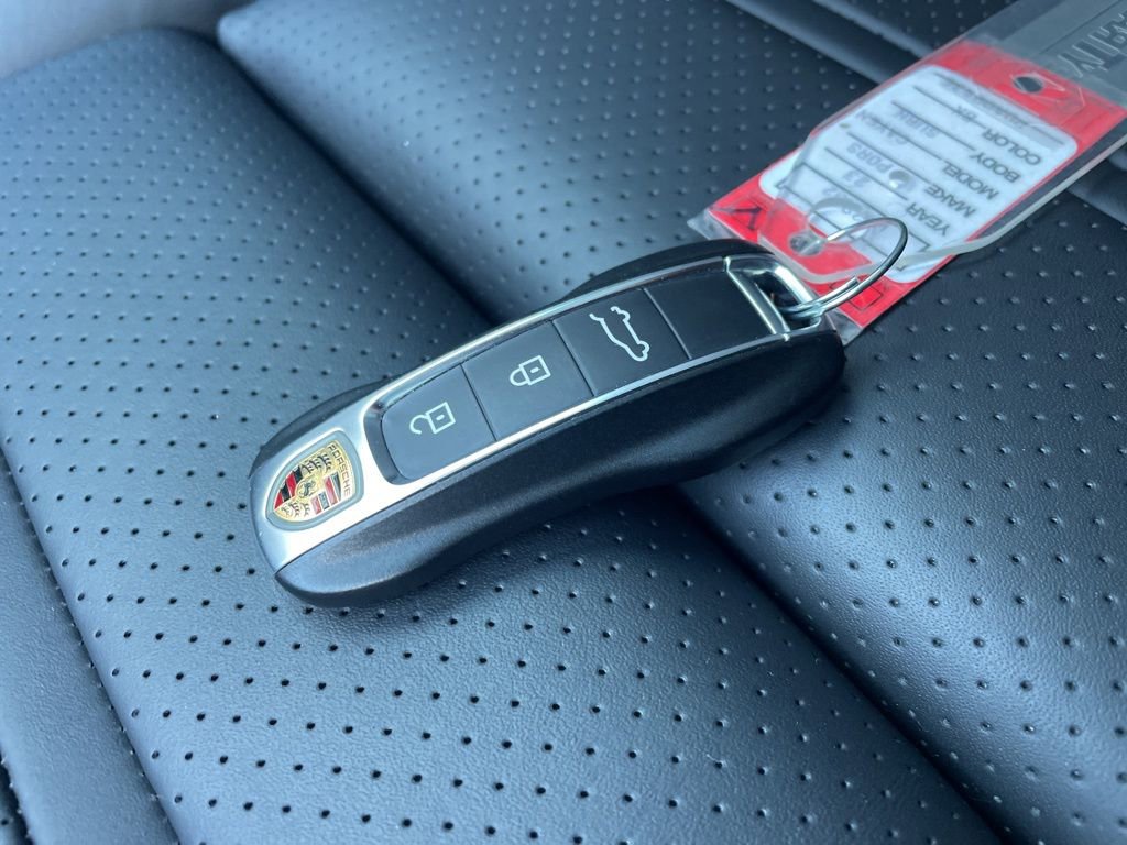 Certified 2023 Porsche Cayenne Platinum Edition image 42