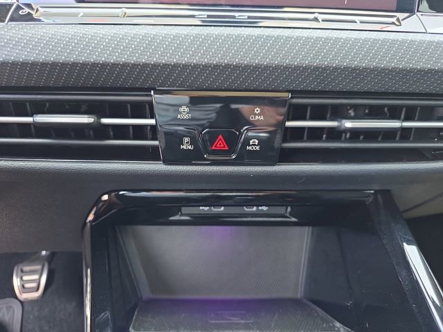 Used 2024 Volkswagen Golf R image 25