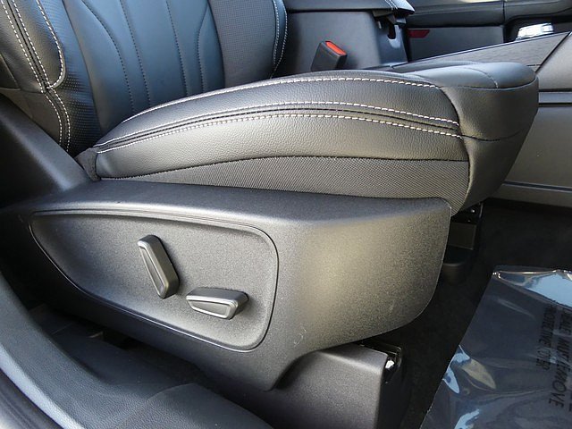 New 2025 Ford Escape SE w/ PHEV Premium Package image 31