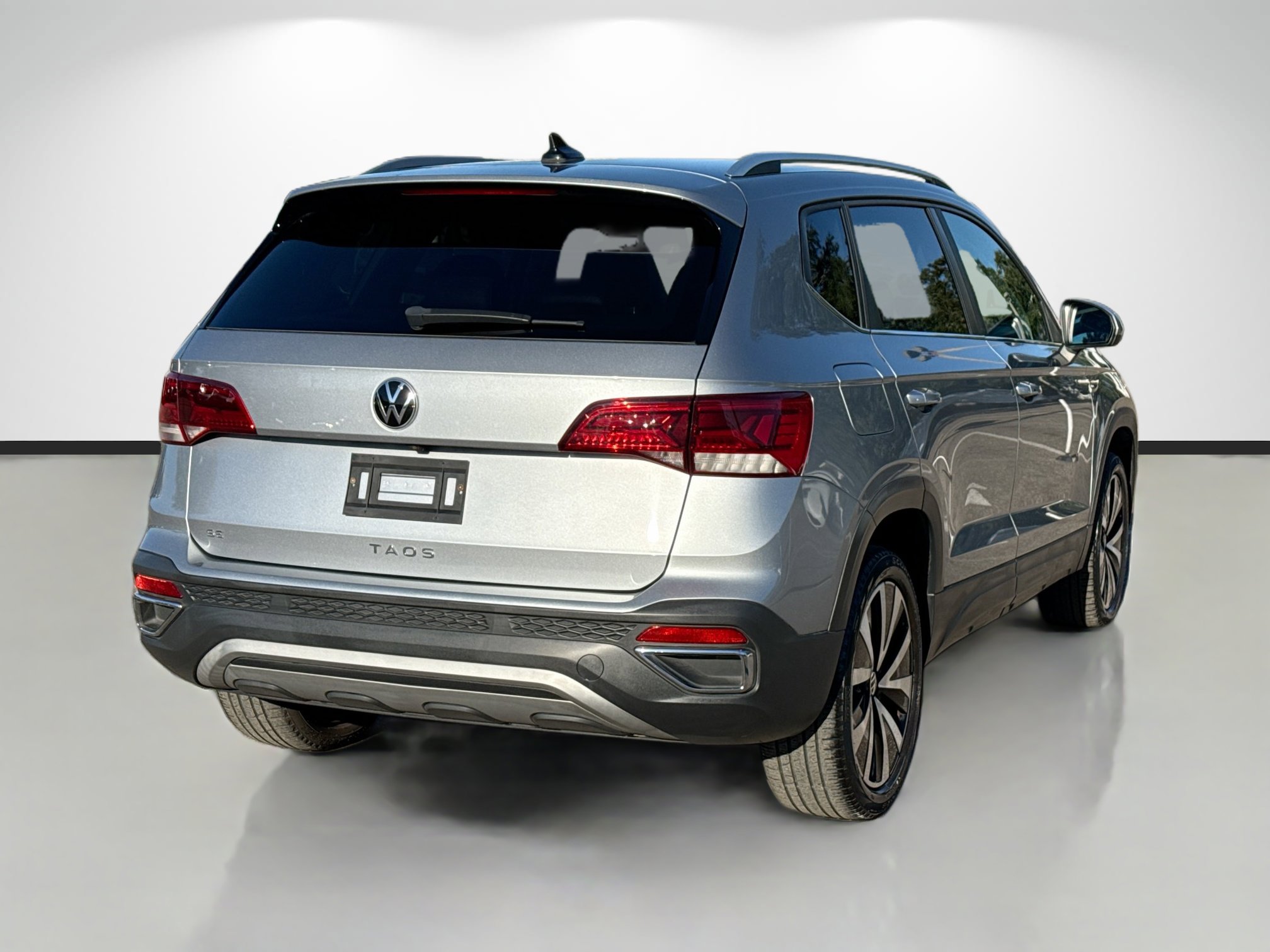 Used 2022 Volkswagen Taos SE image 3